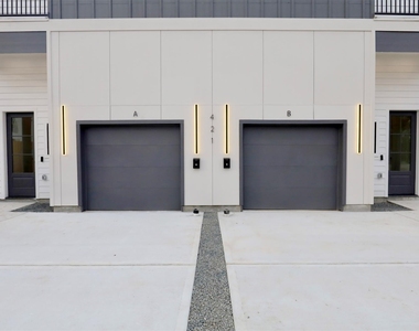 421 E 41st Street - Photo Thumbnail 4
