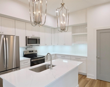 421 E 41st Street - Photo Thumbnail 9