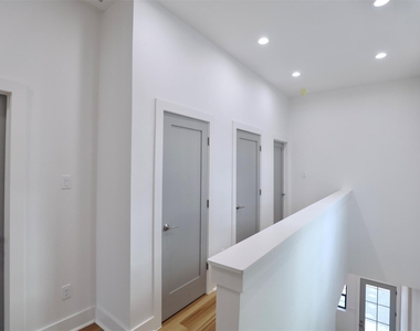 421 E 41st Street - Photo Thumbnail 22