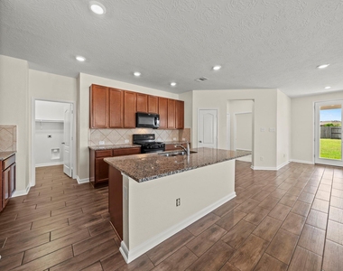 8908 Bear Mountain Court - Photo Thumbnail 6