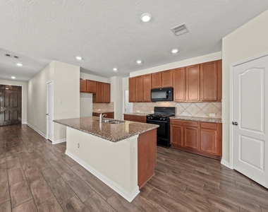 8908 Bear Mountain Court - Photo Thumbnail 5
