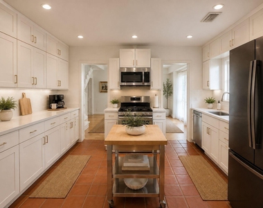 1524 Columbia Street - Photo Thumbnail 5