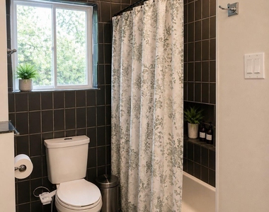 1524 Columbia Street - Photo Thumbnail 11