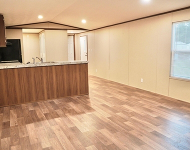 20452 Vick Dr - Photo Thumbnail 6