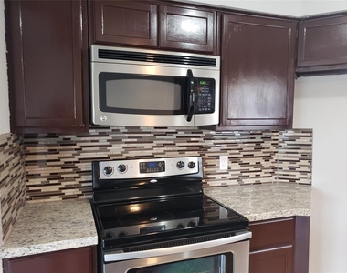 3304 Sandpiper Drive - Photo Thumbnail 3