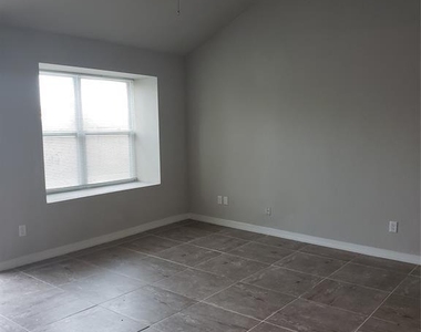 3304 Sandpiper Drive - Photo Thumbnail 6