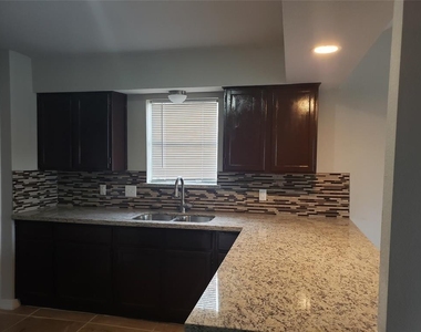 3304 Sandpiper Drive - Photo Thumbnail 2
