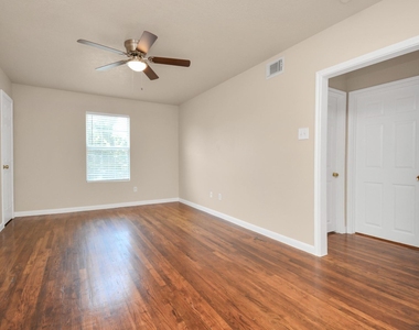 500 W Pitts Avenue - Photo Thumbnail 2