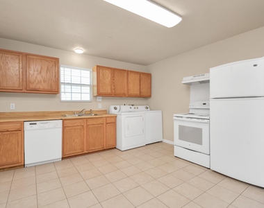 500 W Pitts Avenue - Photo Thumbnail 8