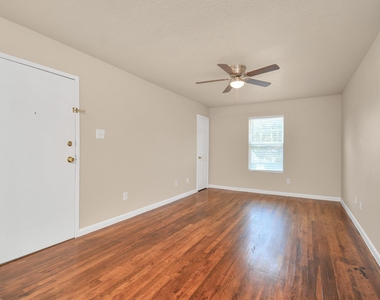 500 W Pitts Avenue - Photo Thumbnail 3