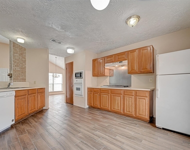 2102 Creekshire Drive - Photo Thumbnail 12