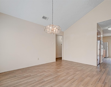2102 Creekshire Drive - Photo Thumbnail 8