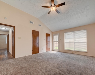 2102 Creekshire Drive - Photo Thumbnail 16