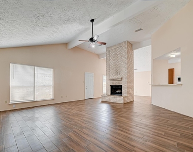 2102 Creekshire Drive - Photo Thumbnail 3
