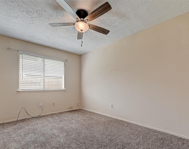 2102 Creekshire Drive - Photo Thumbnail 24