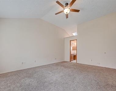 2102 Creekshire Drive - Photo Thumbnail 14