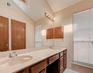 2102 Creekshire Drive - Photo Thumbnail 18