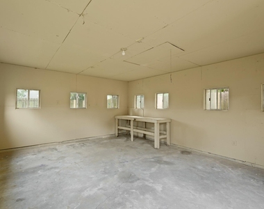 2406 Pomona Drive - Photo Thumbnail 10