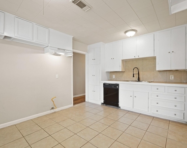 2406 Pomona Drive - Photo Thumbnail 4