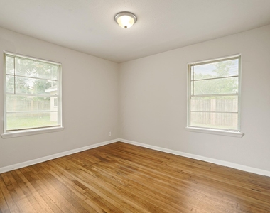 2406 Pomona Drive - Photo Thumbnail 9
