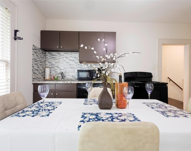2509 Whitney Street - Photo Thumbnail 4