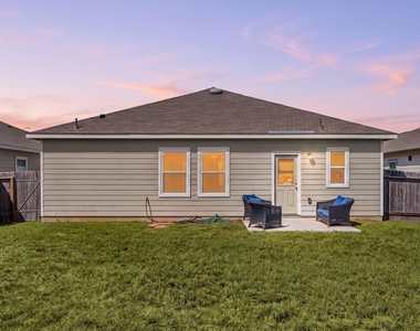 1073 Water Oak Lane - Photo Thumbnail 12