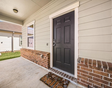 1073 Water Oak Lane - Photo Thumbnail 2
