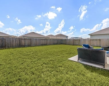 1073 Water Oak Lane - Photo Thumbnail 13