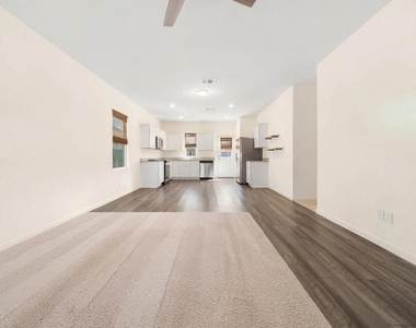 1073 Water Oak Lane - Photo Thumbnail 4