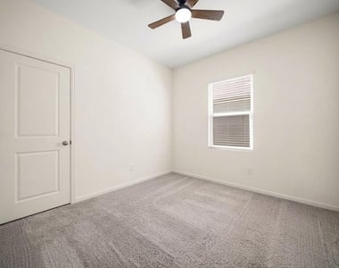 1073 Water Oak Lane - Photo Thumbnail 8