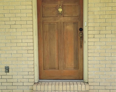 110 Sunset Boulevard - Photo Thumbnail 13