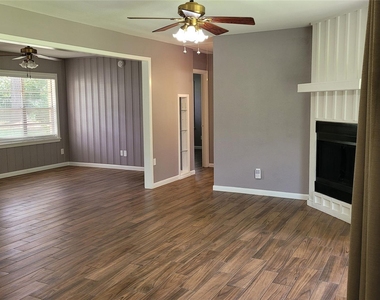 110 Sunset Boulevard - Photo Thumbnail 16