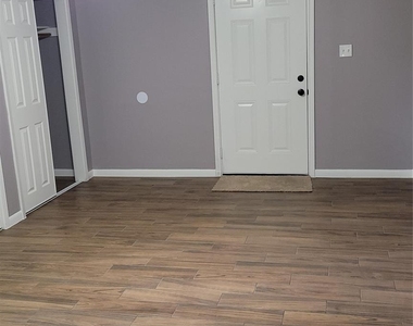 110 Sunset Boulevard - Photo Thumbnail 10