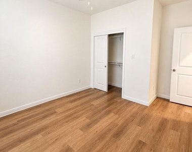 5325 Rue Street - Photo Thumbnail 20