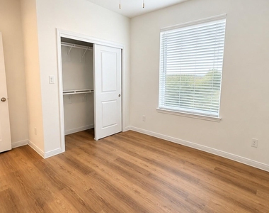 5325 Rue Street - Photo Thumbnail 17