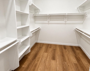 5325 Rue Street - Photo Thumbnail 13