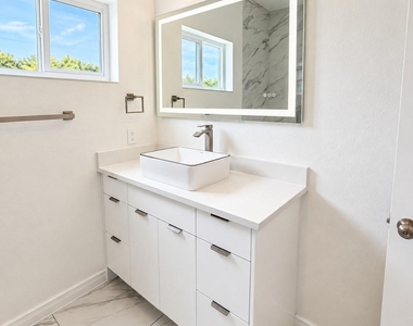 5325 Rue Street - Photo Thumbnail 19