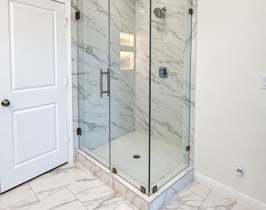 5325 Rue Street - Photo Thumbnail 16