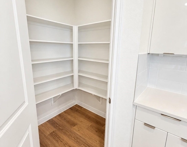 5325 Rue Street - Photo Thumbnail 6