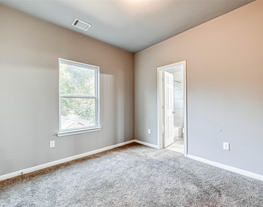 7903 Moon Beam Street - Photo Thumbnail 8