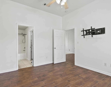 5775 Shadowbend Circle S - Photo Thumbnail 16