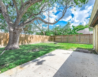 10230 Trade Winds Drive - Photo Thumbnail 22