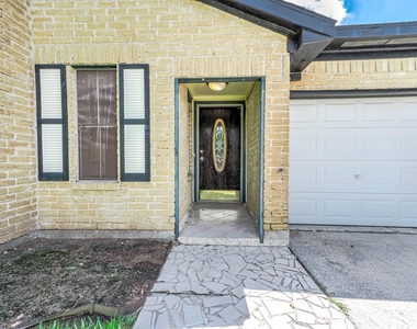 10230 Trade Winds Drive - Photo Thumbnail 4