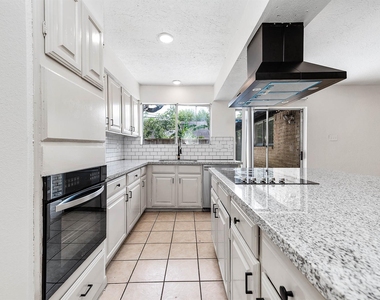 10230 Trade Winds Drive - Photo Thumbnail 12