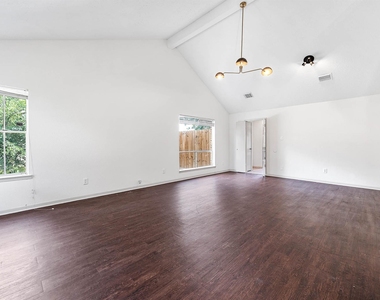 10230 Trade Winds Drive - Photo Thumbnail 6