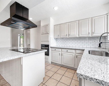 10230 Trade Winds Drive - Photo Thumbnail 13