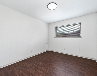 10230 Trade Winds Drive - Photo Thumbnail 15