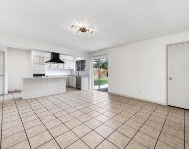 10230 Trade Winds Drive - Photo Thumbnail 8
