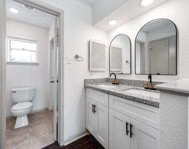 10230 Trade Winds Drive - Photo Thumbnail 20