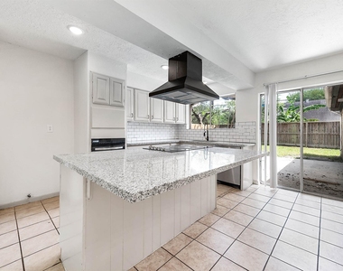 10230 Trade Winds Drive - Photo Thumbnail 11